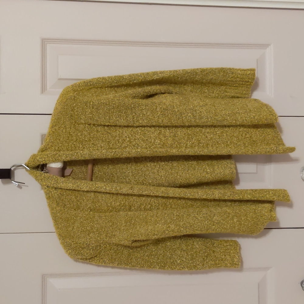 Yellow/Black shirt sweater shrug